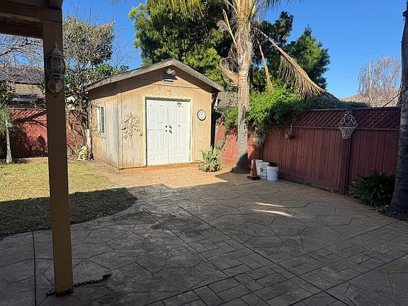 5th image of 1823 Broadway Dr