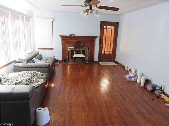 3rd image of 54 Woodview Ave