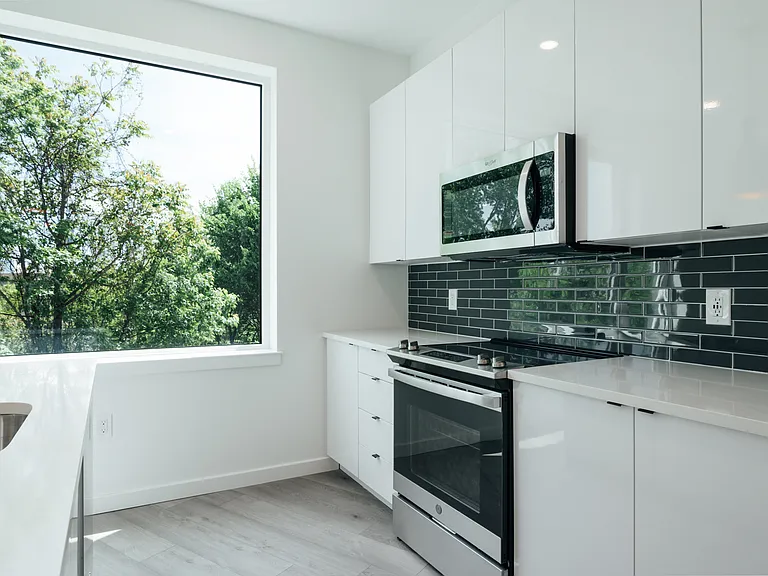 130 Monitor Street — Photo 11