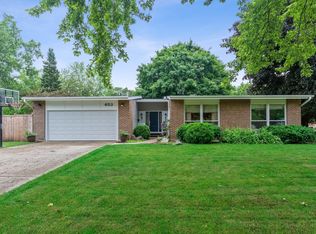 653 Darlington Ln, Crystal Lake, IL 60014