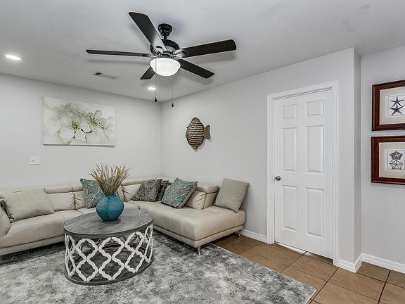 3rd image of 2046 Marquesas Ln