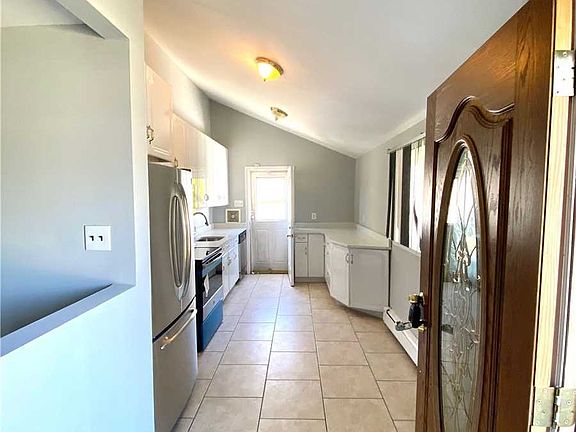 4th image of 54 Essex St