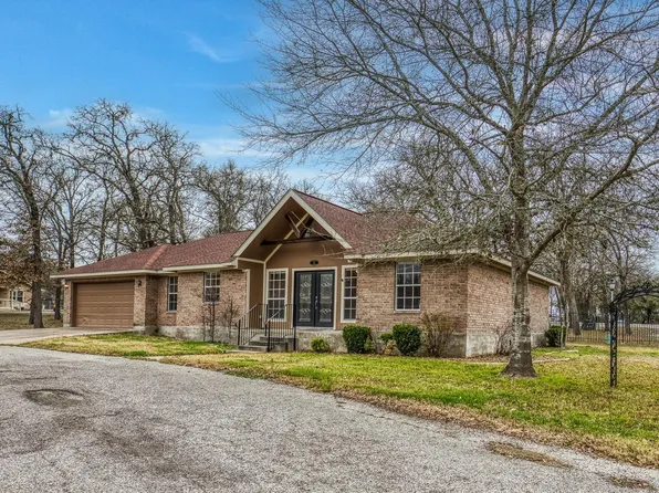 114 Park Pl, La Grange, TX 78945