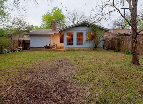 4th image of 1009 Hillside Oaks Dr