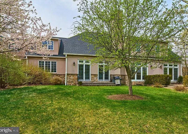 12 Windermere Way — Photo 40