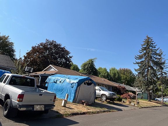 3rd image of 16225 SE Sterling Cir