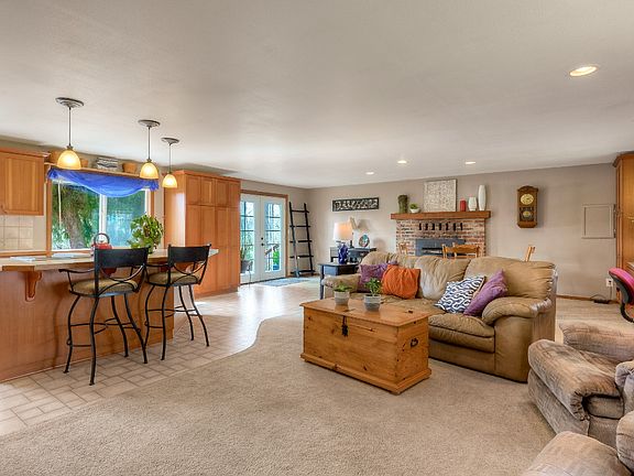 4th image of 14926 Willow Dr