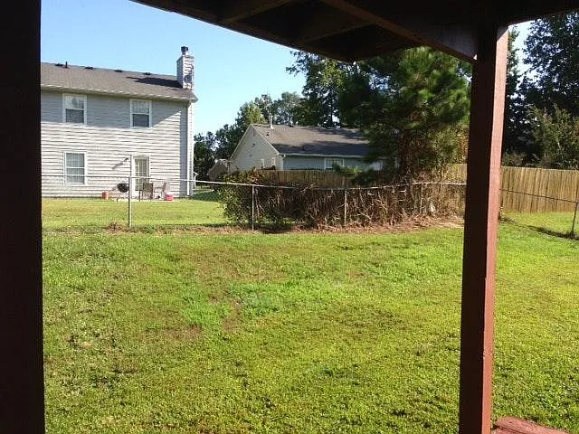 3 bed, 1200 sqft, $1,500 — Photo 3