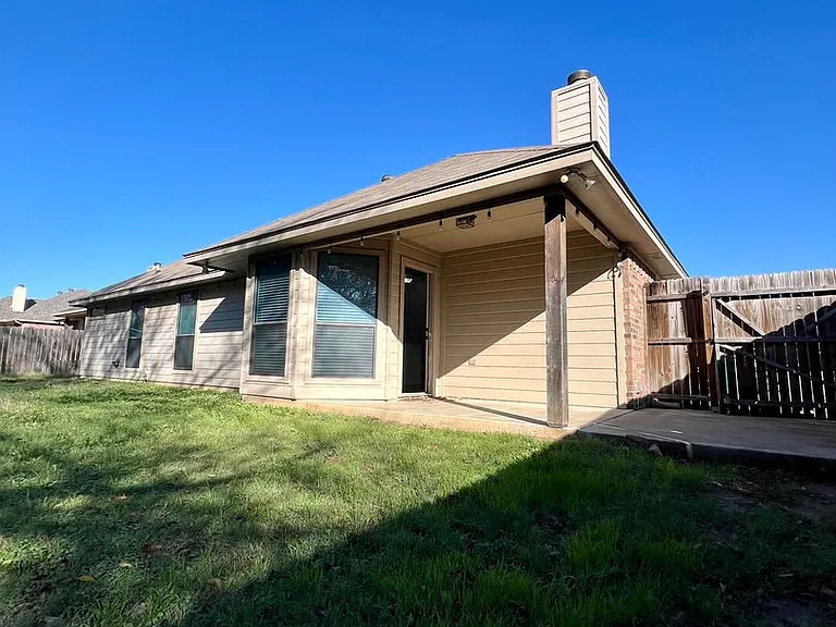 330 Jade Ln — Photo 28