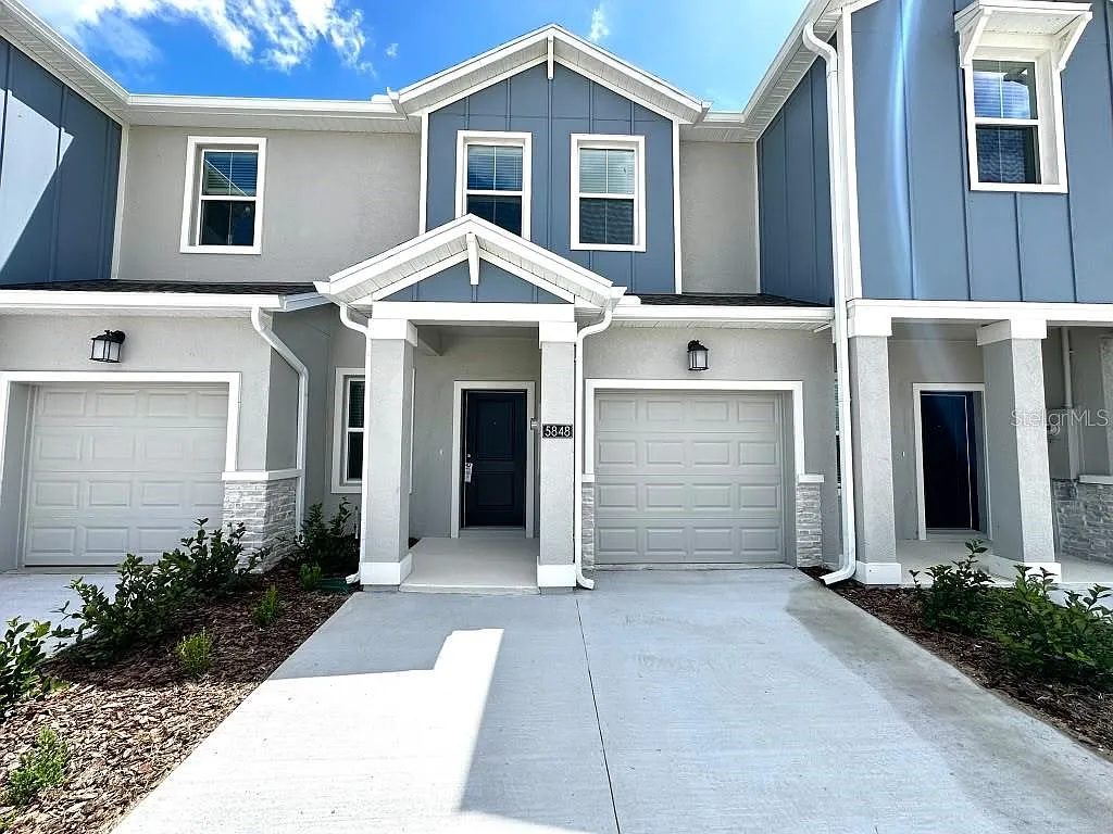 3 bed, 2.5 bath, 1689 sqft, $2,370 — Photo 1