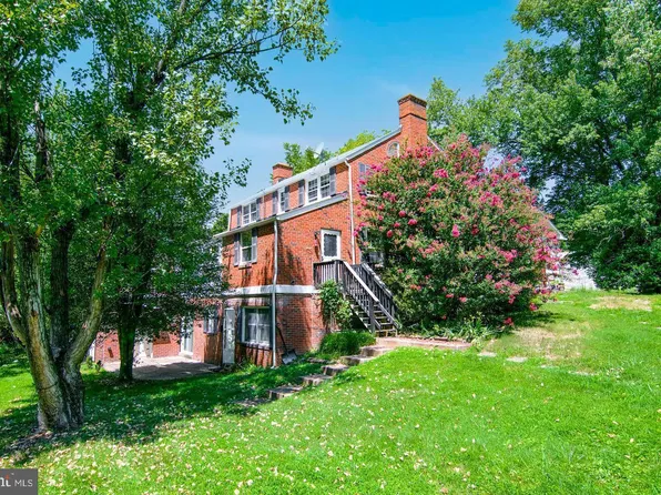 1295 Colvin Forest Dr, Vienna, VA 22182