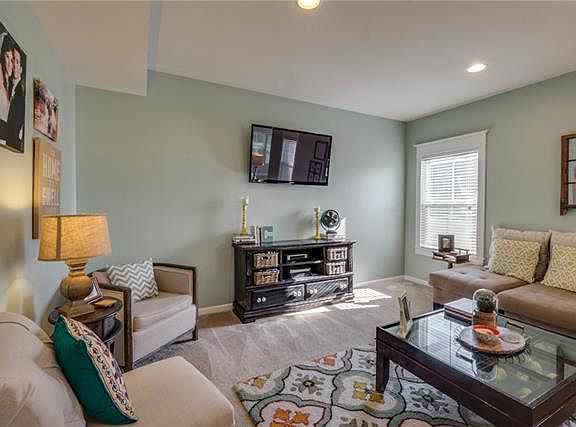 4th image of 2937 Weston Blvd