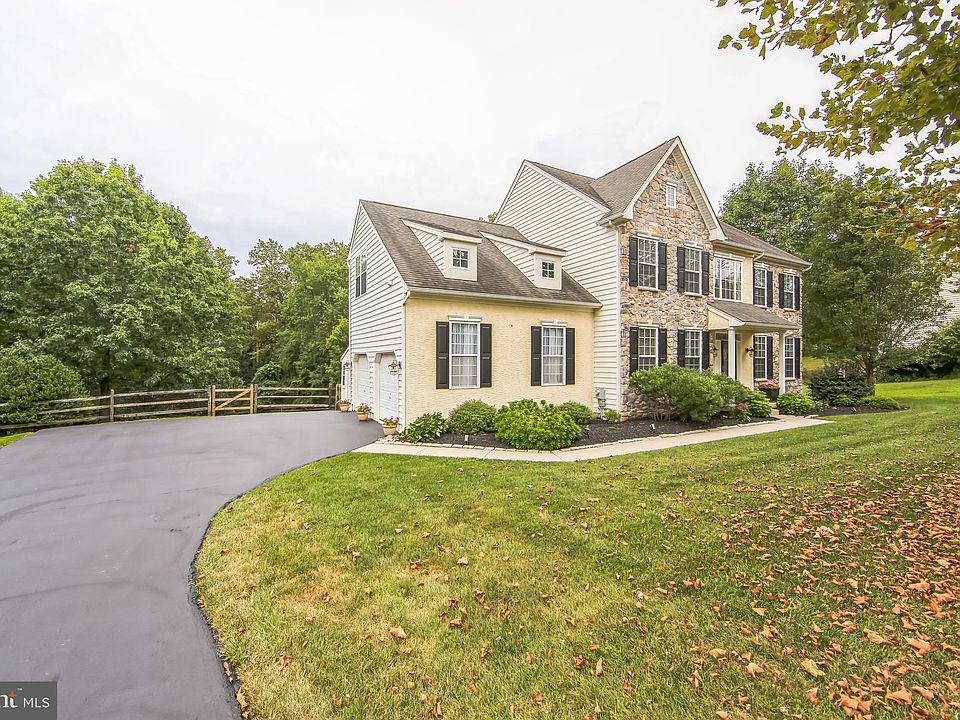 1st image of 157 Bridle Path Ln