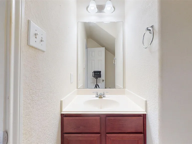 2102 Red Cedar Trl — Photo 23