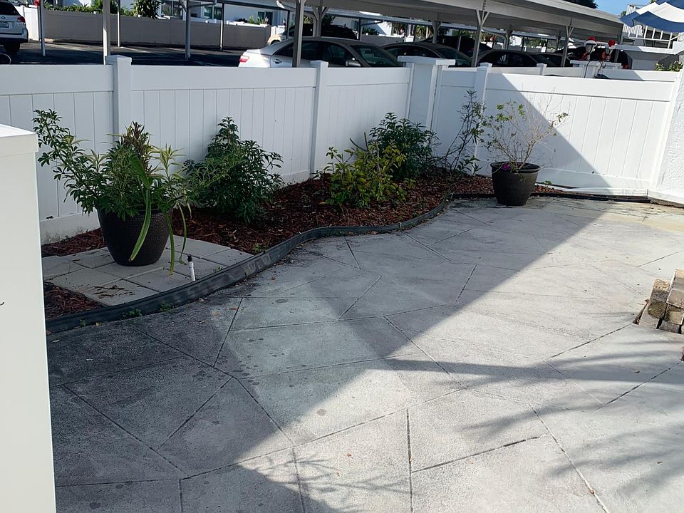 Front patio garden with privacy fence
