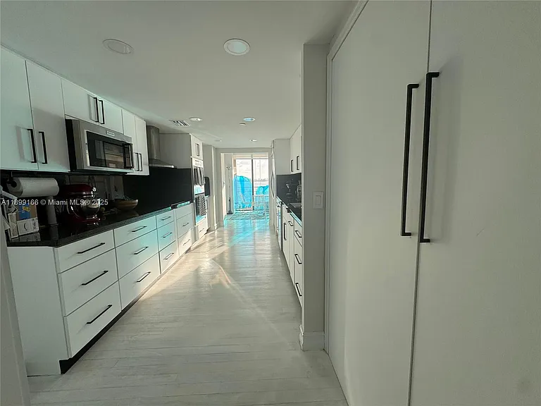 11113 Biscayne Blvd #558 — Photo 7