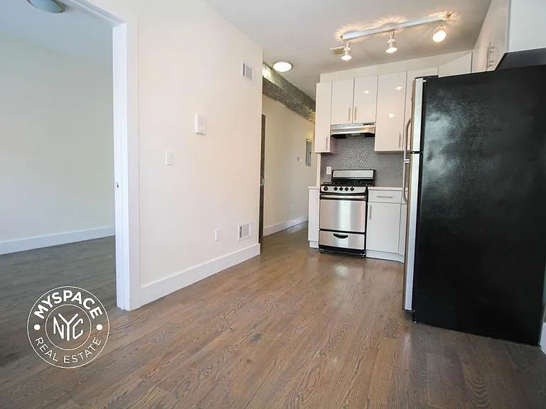 360 Bainbridge St #3 — Photo 1