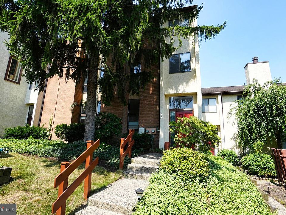 1st image of 88 Palace Ct