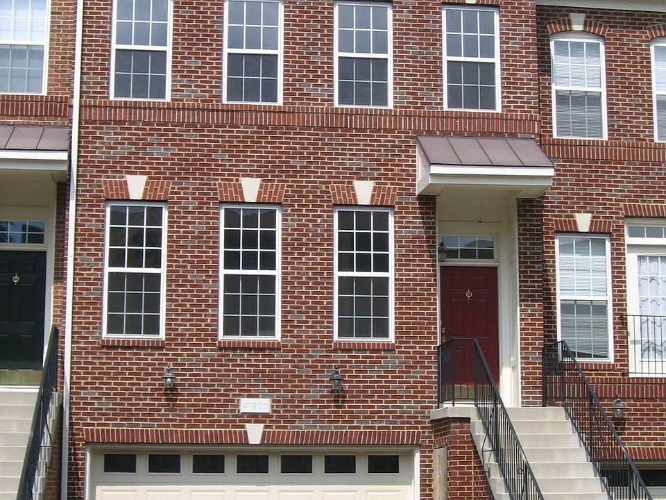 Brick Front-2 Car Garage