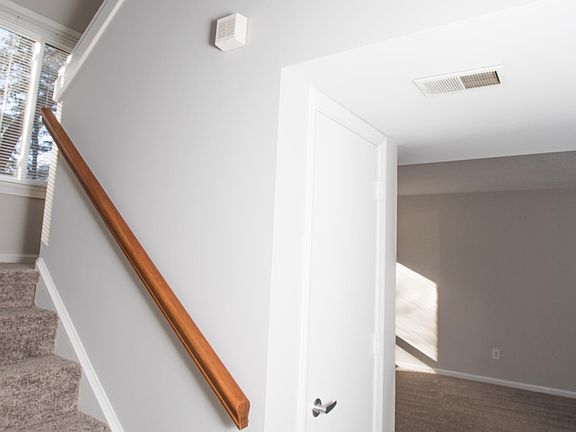 5th image of 6109 Honeysuckle Ln