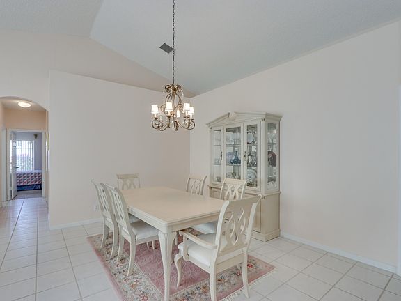 3rd image of 7628 Colony Palm Dr