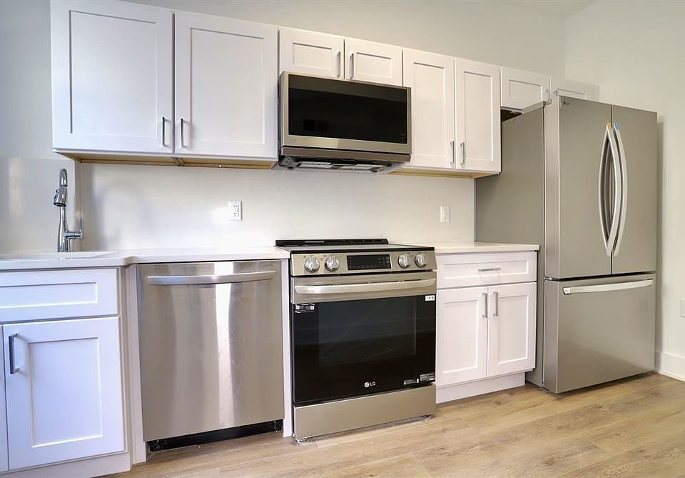 1st image of 517 Willow Ave #3R