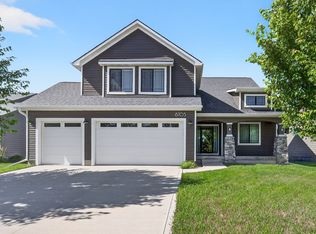 8705 Coachlight Dr, West Des Moines, IA 50266