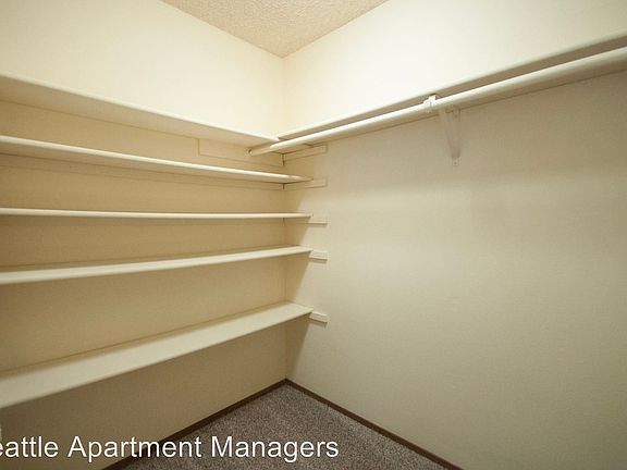 5th image of 145 NW Alder Pl APT 4