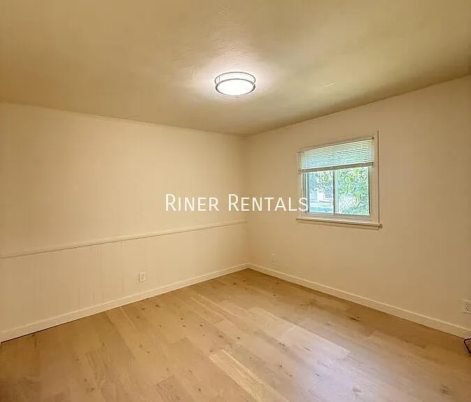 423 Barbee St #10 — Photo 7
