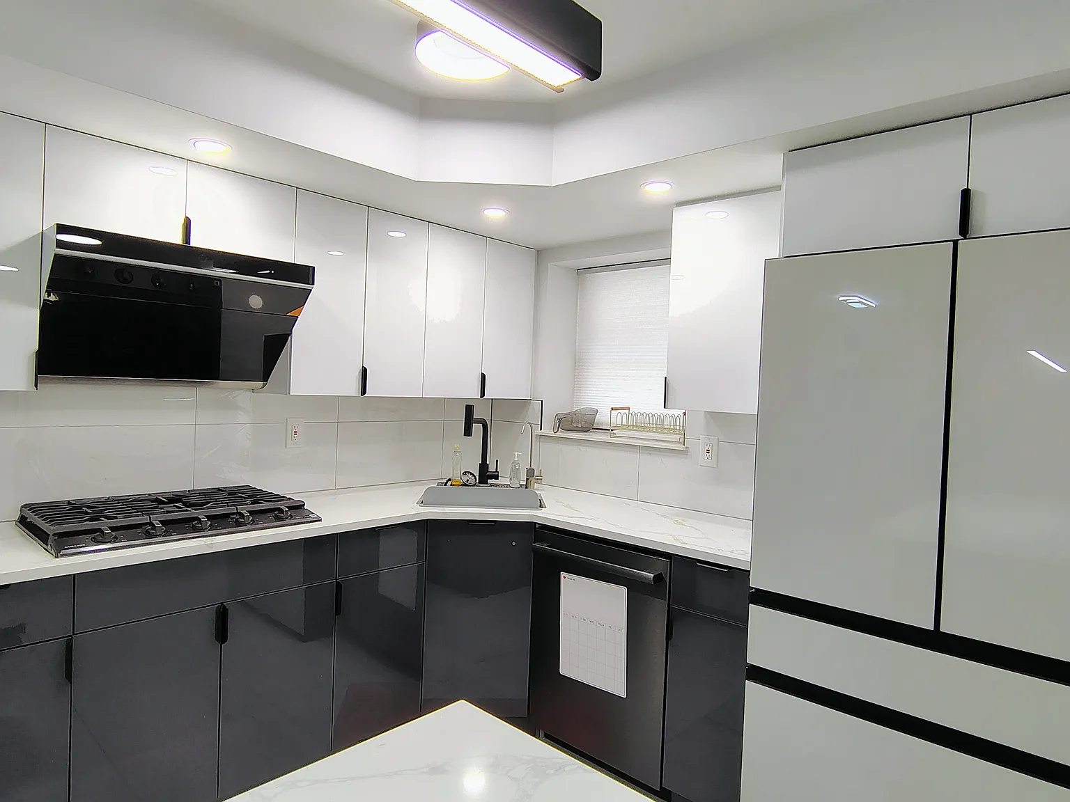 2 bed, 643 sqft, $2,500 — Photo 2