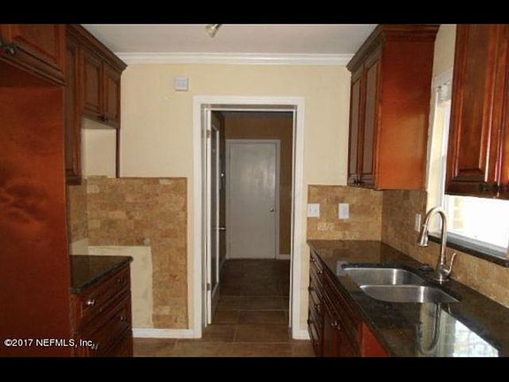 3rd image of 4533 Begbie Dr