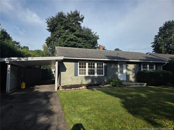 15 Sherwood Ct, Fredericton, NB E3B 2P5