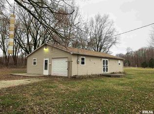 18049 E Railroad St, Farmington, IL 61531