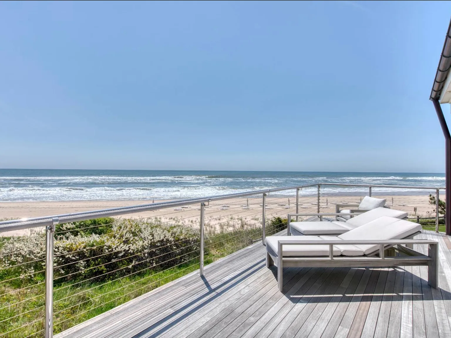Gurney's Oceanfront - Luxury Four Bedroom Unit — Photo 2