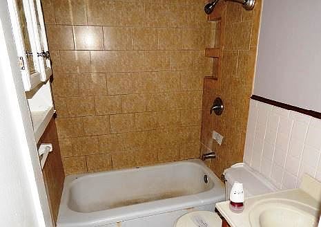 5th image of 2742 Edwards St