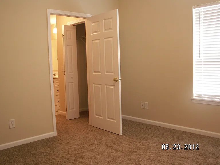 7400 Courtyard Dr #7400 — Photo 8
