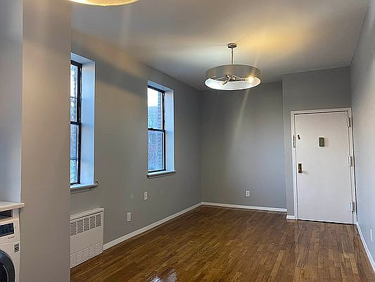 3rd image of 216 E 118th St APT 4C