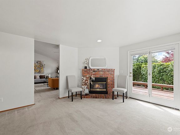5th image of 909 223rd Court NE