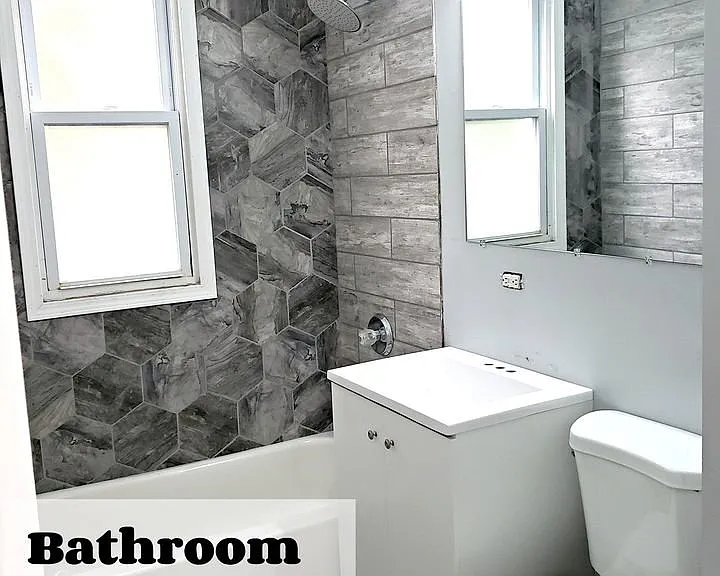2300 N Hamlin Ave #1R — Photo 4