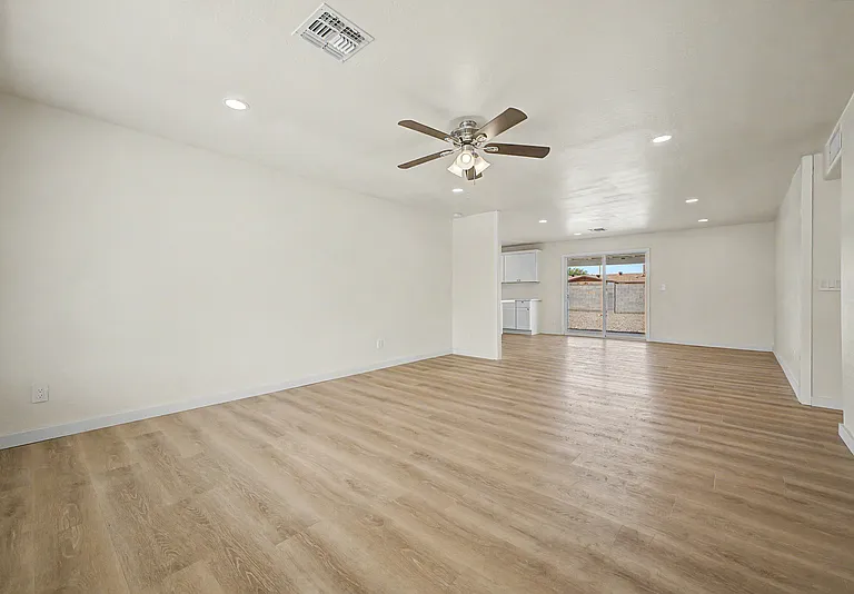 3430 E Poinsettia Dr — Photo 4