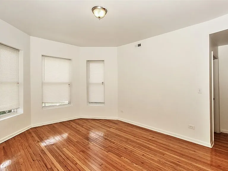 5718 S Wabash Ave — Photo 15