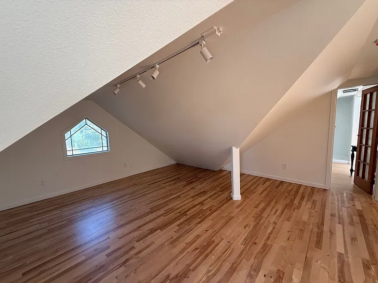 1472 Chanticleer Ave — Photo 10