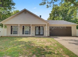 3345 W Essex Dr, Fayetteville, AR 72704