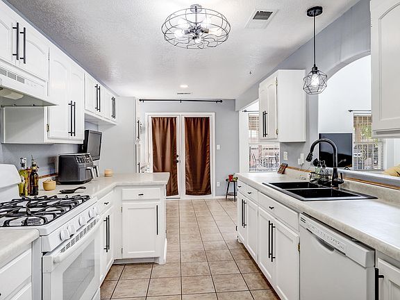 5th image of 7000 Huerto Ave NW