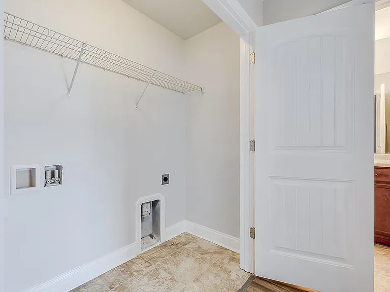 573 Governor Treutlen Cir — Photo 13
