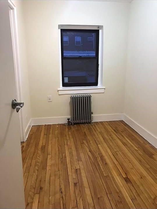 2nd image of 289 Bay 17th St APT 1B
