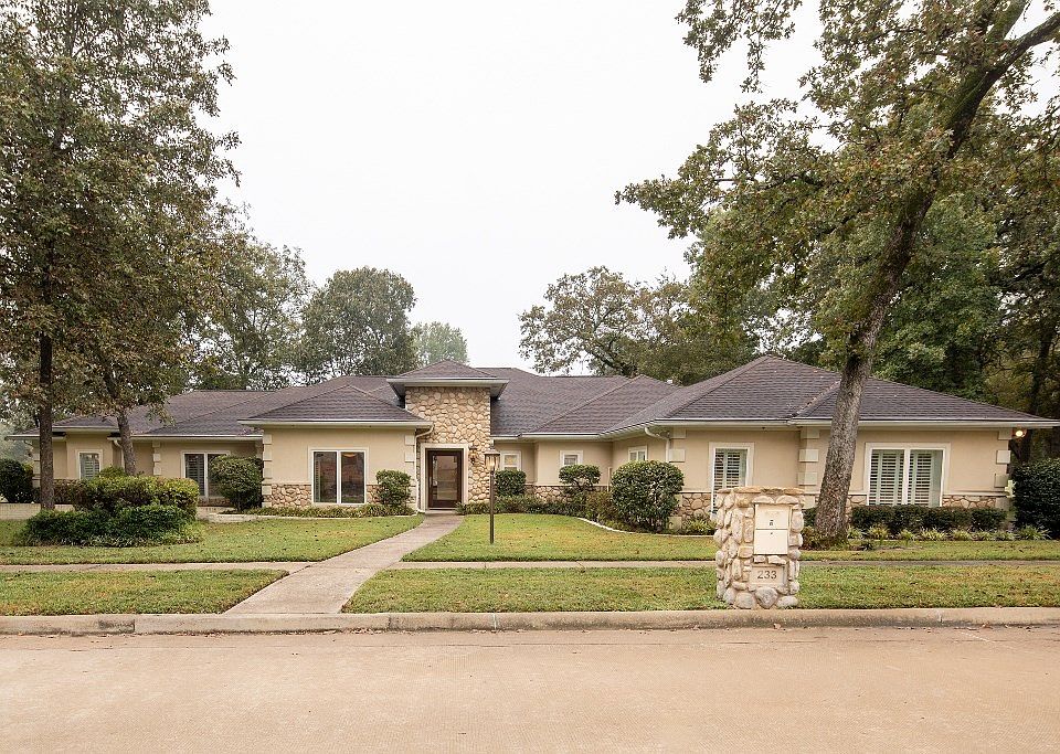 1st image of 233 Dogwood Lakes Cir