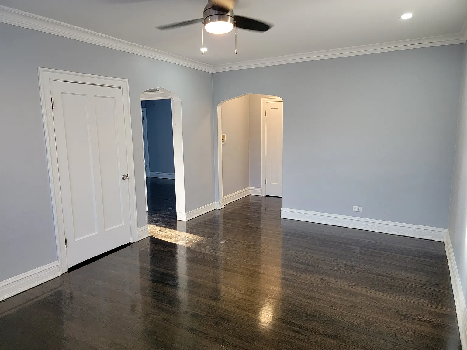 3 bed, 900 sqft, $2,300 — Photo 3