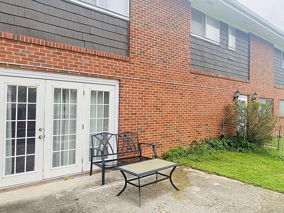 3rd image of 2700 Oakland Dr NW