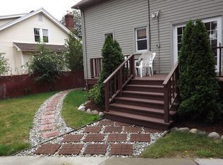 15 Kensington Blvd, Pleasant Ridge, MI 48069